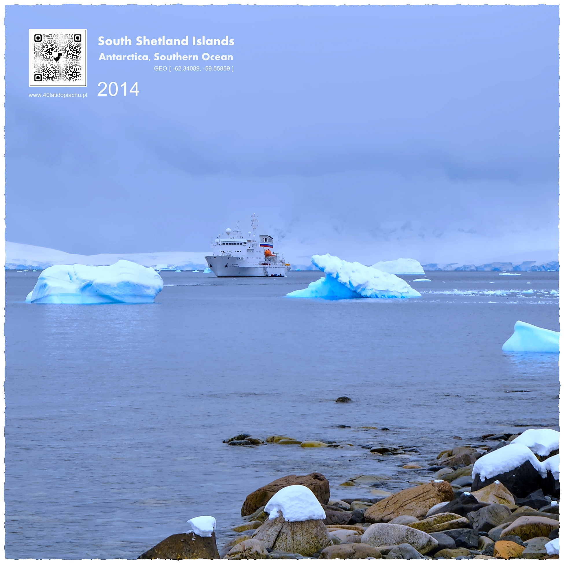 Antarktyda - statek badawczy i góra lodowa