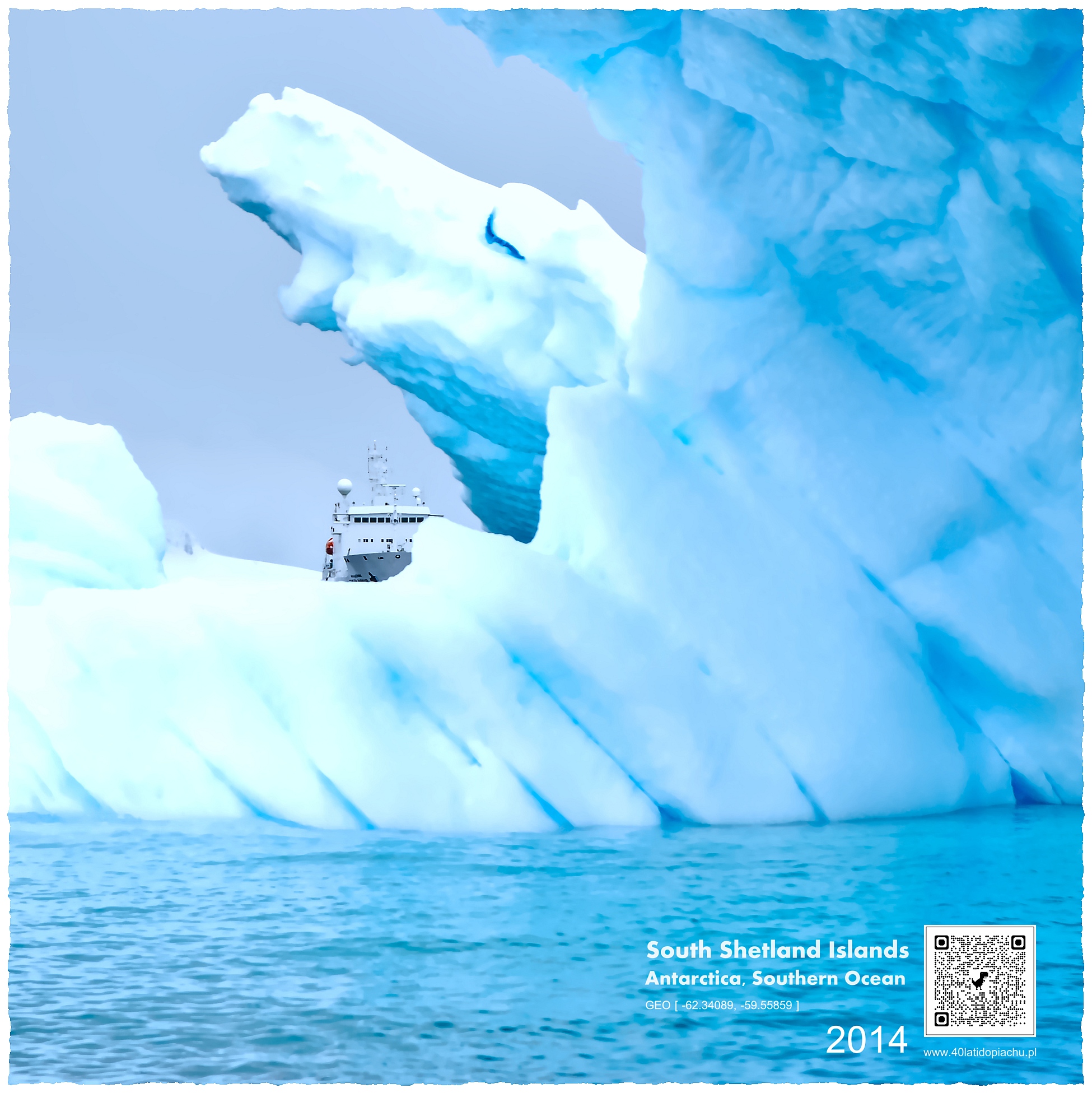 Antarktyda - statek badawczy i góra lodowa