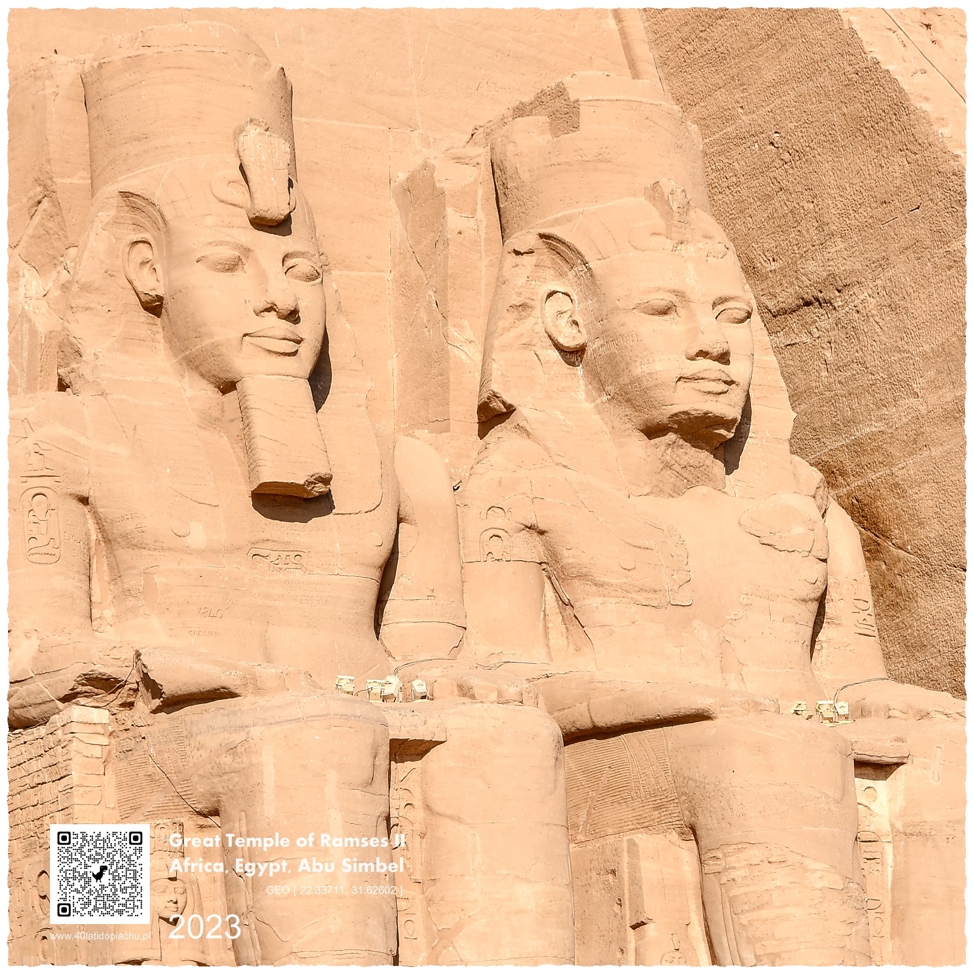 Egipt Abu Simbel posągi przed świątynią Ramzes II
